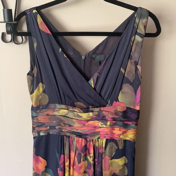 Banana Republic silk maxi dress - Picture 3 of 13